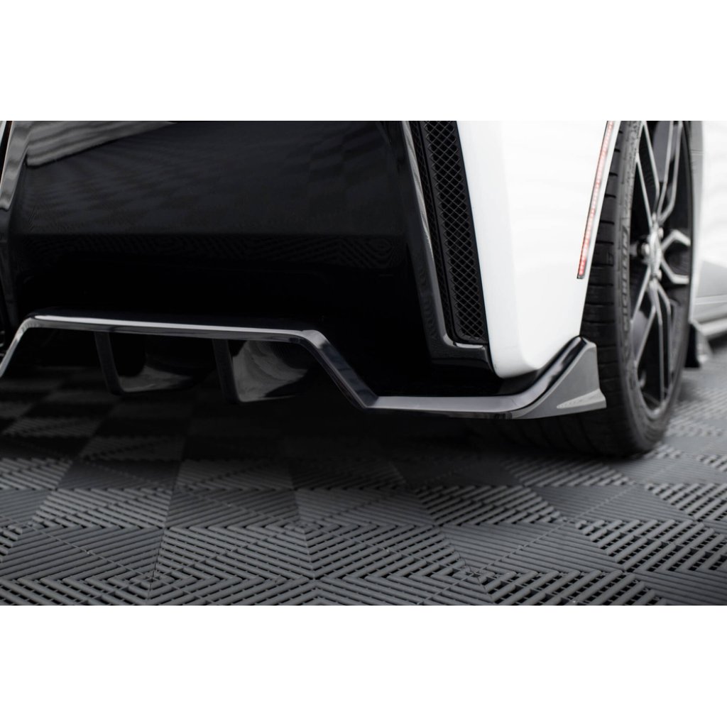 Maxton Design středový spoiler pod zadní nárazník s žebrováním pro Chevrolet Corvette C7, černý lesklý plast ABS, Stingray