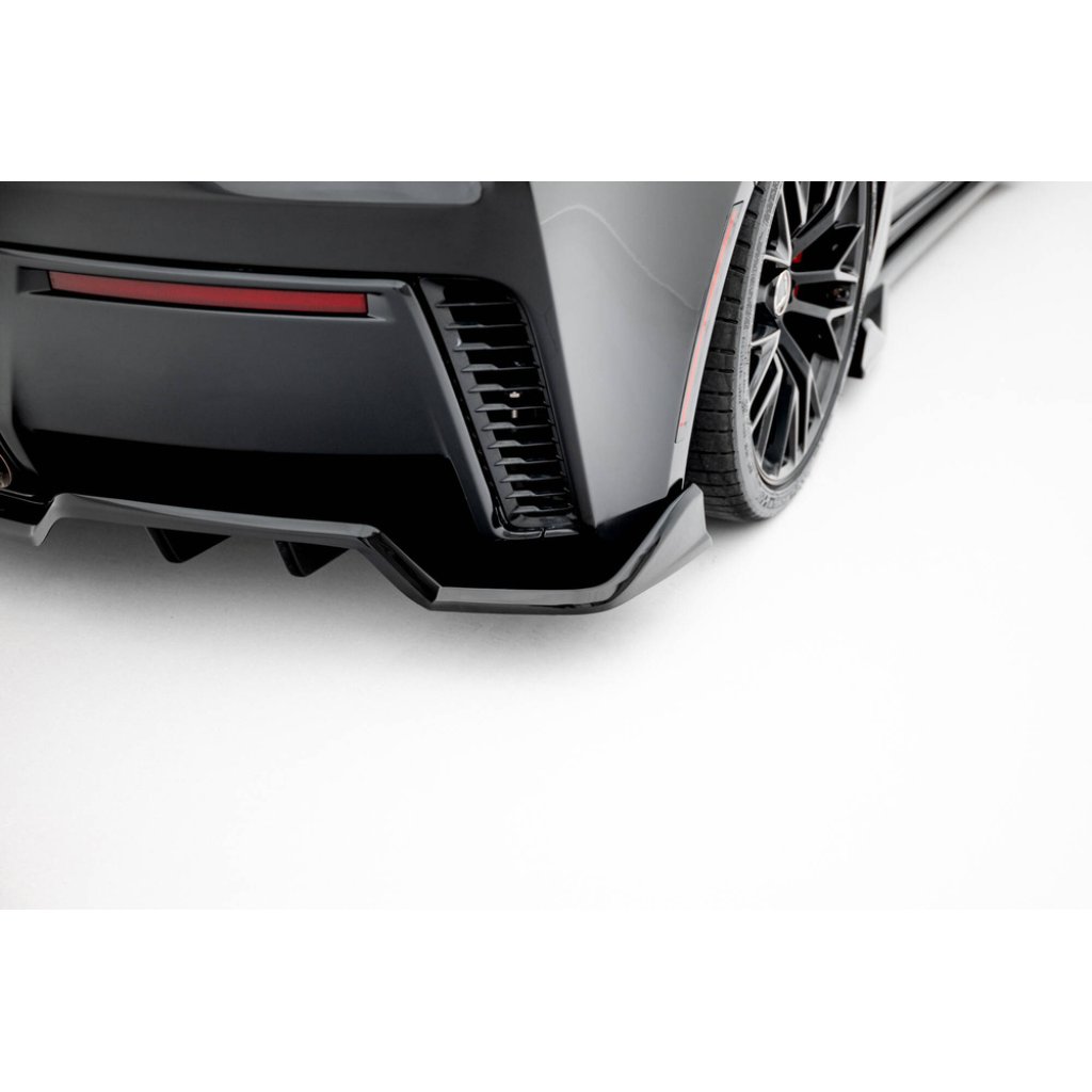 Maxton Design středový spoiler pod zadní nárazník s žebrováním pro Chevrolet Corvette C7, černý lesklý plast ABS, Z06