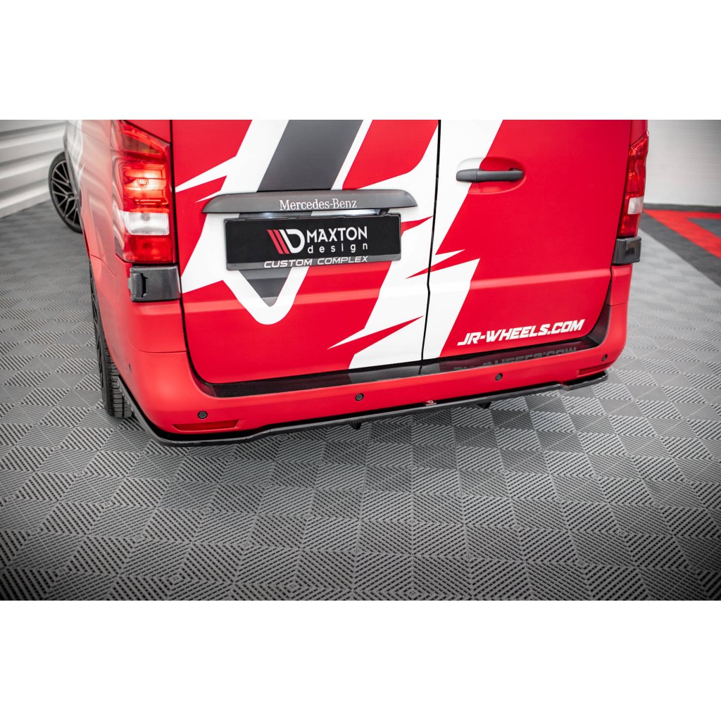 Maxton Design středový spoiler pod zadní nárazník s žebrováním pro Mercedes Vito W447 Facelift, černý lesklý plast ABS