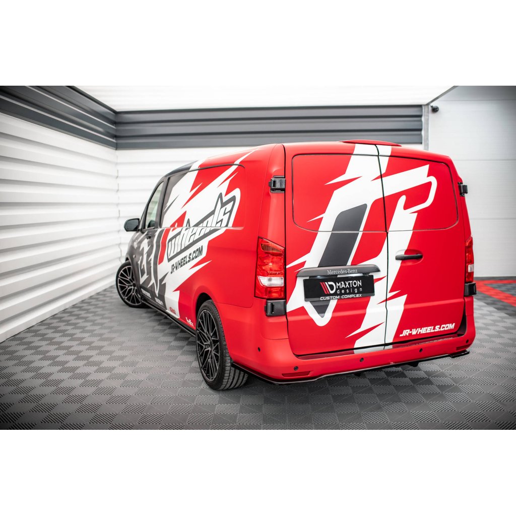 Maxton Design středový spoiler pod zadní nárazník s žebrováním pro Mercedes Vito W447 Facelift, černý lesklý plast ABS