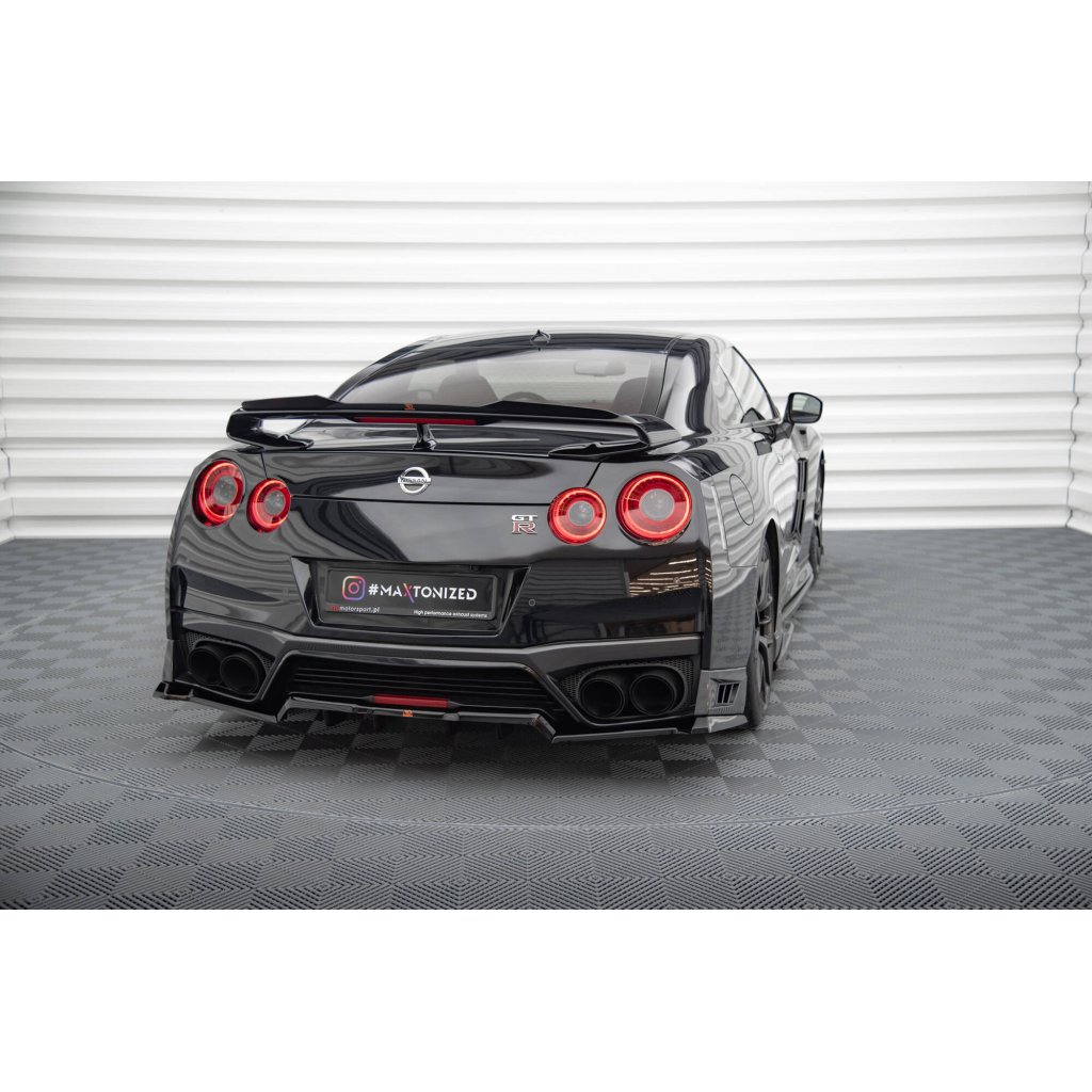 Maxton Design středový spoiler pod zadní nárazník s žebrováním pro Nissan GT-R R35 Facelift, černý lesklý plast ABS, r.v. 2016-2022
