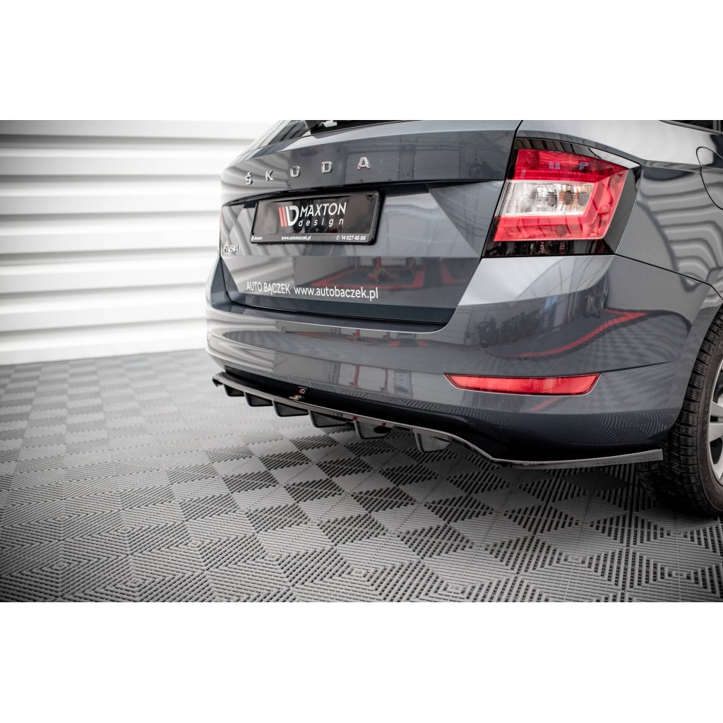 Maxton Design středový spoiler pod zadní nárazník s žebrováním pro Škoda Fabia MK3 Facelift, černý lesklý plast ABS