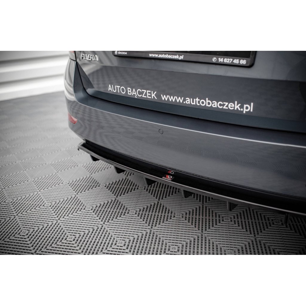 Maxton Design středový spoiler pod zadní nárazník s žebrováním pro Škoda Fabia MK3 Facelift, černý lesklý plast ABS