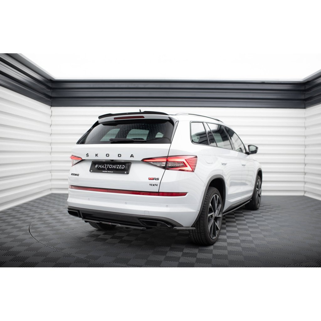 Maxton Design středový spoiler pod zadní nárazník s žebrováním pro Škoda Kodiaq RS, černý lesklý plast ABS