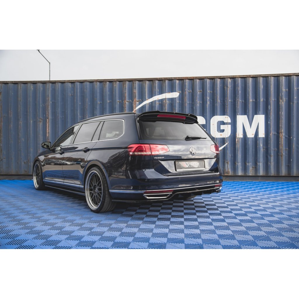 Maxton Design středový spoiler pod zadní nárazník s žebrováním pro Volkswagen Passat Mk8 (B8), černý lesklý plast ABS