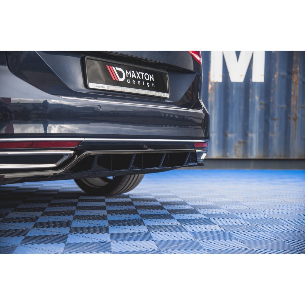 Maxton Design středový spoiler pod zadní nárazník s žebrováním pro Volkswagen Passat Mk8 (B8), černý lesklý plast ABS