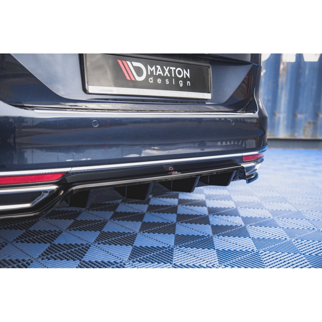 Maxton Design středový spoiler pod zadní nárazník s žebrováním pro Volkswagen Passat Mk8 (B8), černý lesklý plast ABS