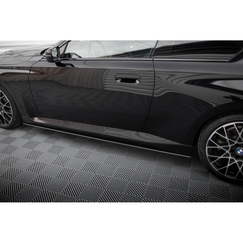 Maxton Design "Street Pro" difuzory pod boční prahy pro BMW řada 2 G42 Standard, plast ABS bez povrchové úpravy, s červenou linkou