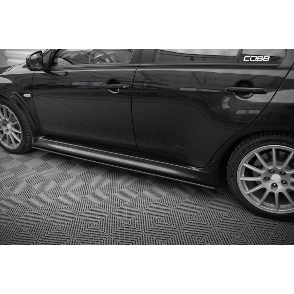 Maxton Design "Street Pro" difuzory pod boční prahy pro Mitsubishi Lancer Evo Mk10, plast ABS bez povrchové úpravy, s černou a červenou linkou