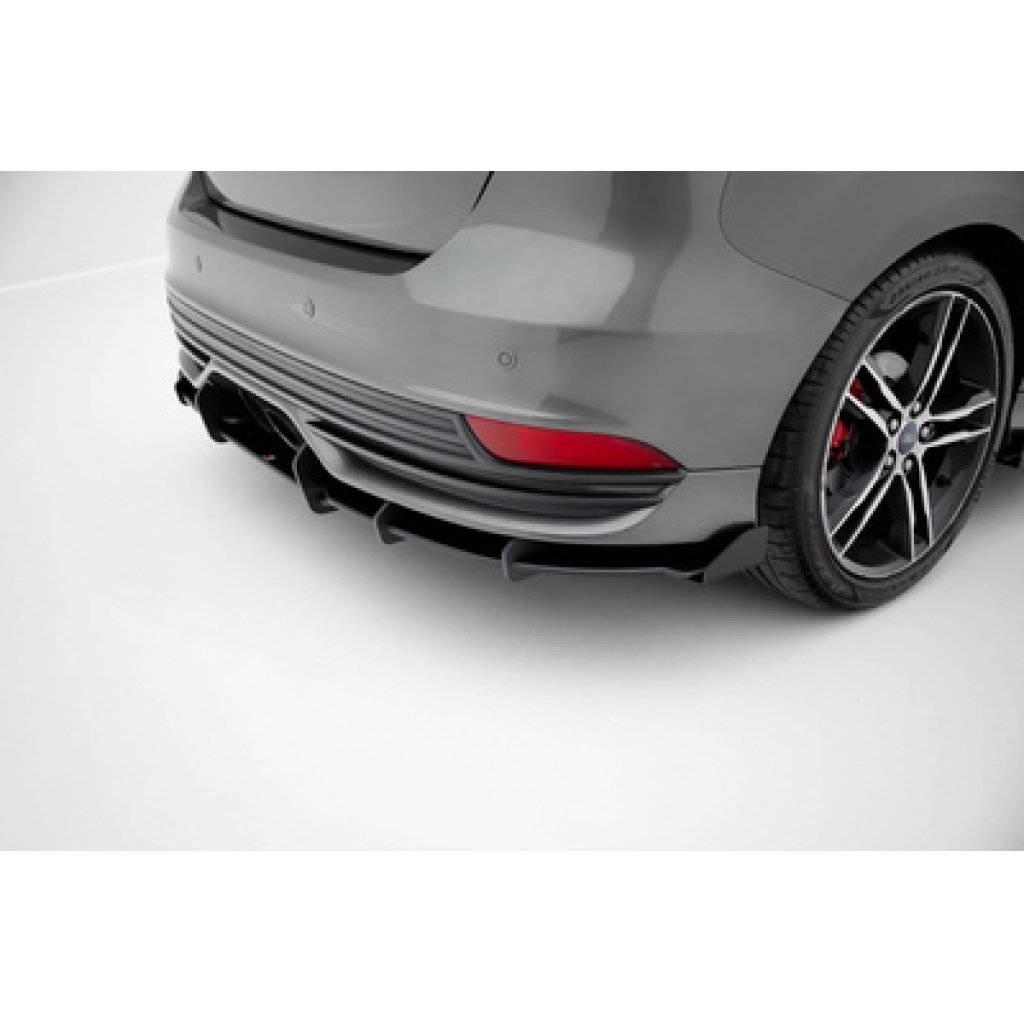 Maxton Design ''Street Pro'' difuzory pod boční prahy s křidélky pro Ford Focus ST Mk3 Facelift, plast ABS bez povrchové úpravy, s černou linkou