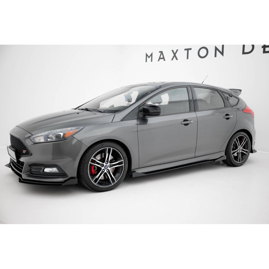 Maxton Design "Street Pro" difuzory pod boční prahy s křidélky pro Ford Focus ST Mk3 Facelift, s červenou linkou