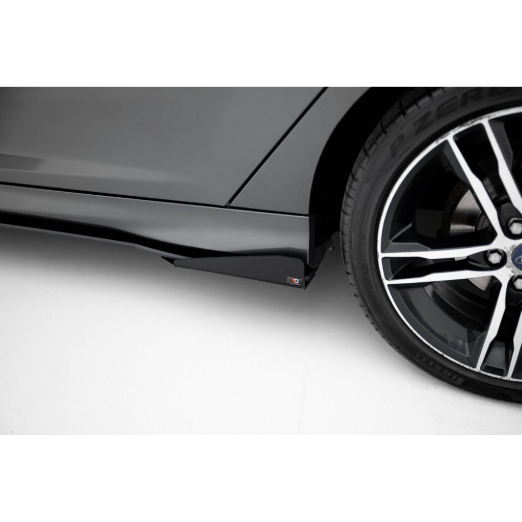 Maxton Design "Street Pro" difuzory pod boční prahy s křidélky pro Ford Focus ST Mk3 Facelift, s červenou linkou