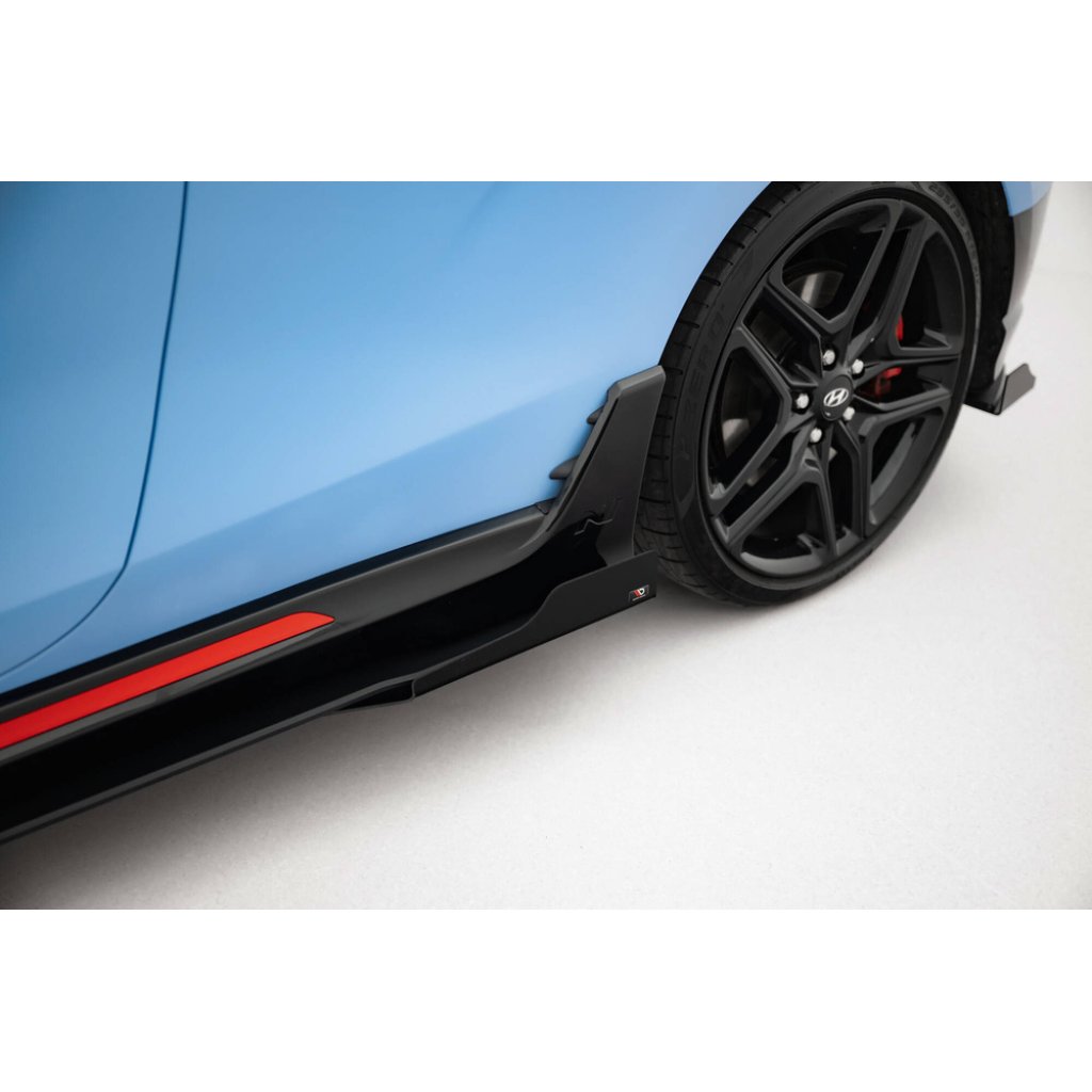 Maxton Design "Street Pro" difuzory pod boční prahy s křidélky pro Hyundai Veloster N Mk2, plast ABS bez povrchové úpravy, s černou a červenou linkou