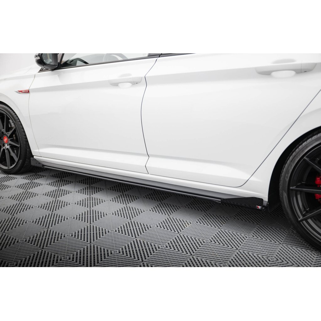 Maxton Design "Street Pro" difuzory pod boční prahy s křidélky pro Volkswagen Jetta Mk7 GLI, černý lesklý plast ABS, s černou linkou