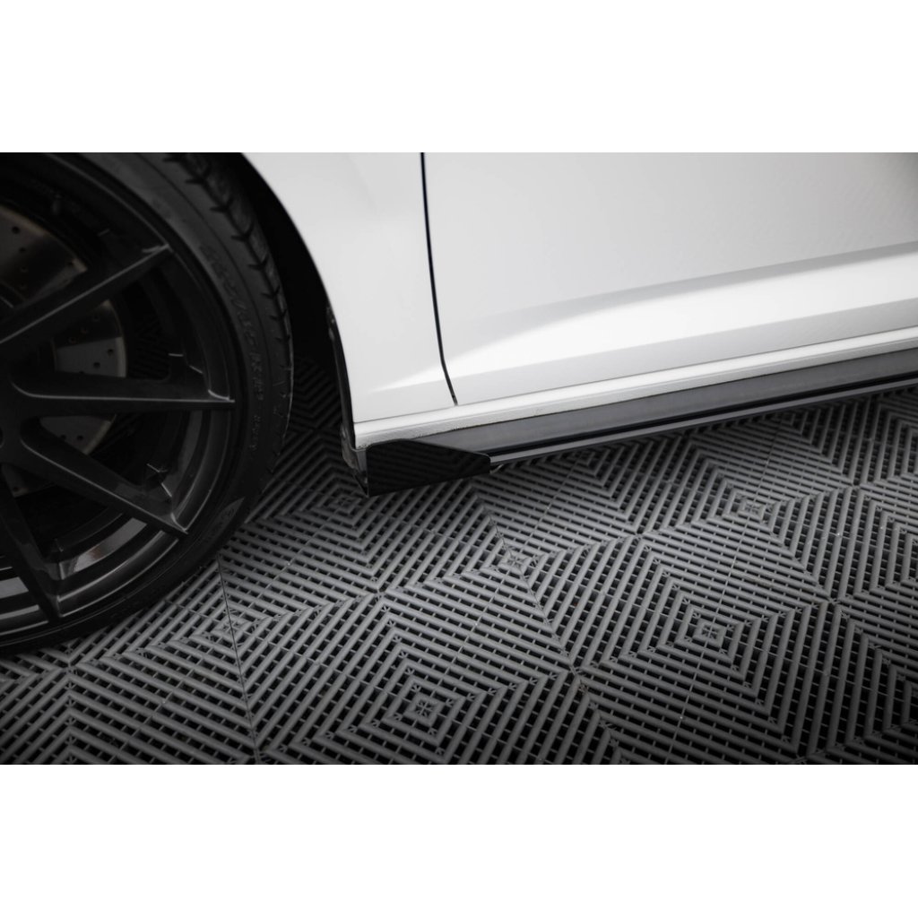 Maxton Design "Street Pro" difuzory pod boční prahy s křidélky pro Volkswagen Jetta Mk7 GLI, černý lesklý plast ABS, s černou linkou