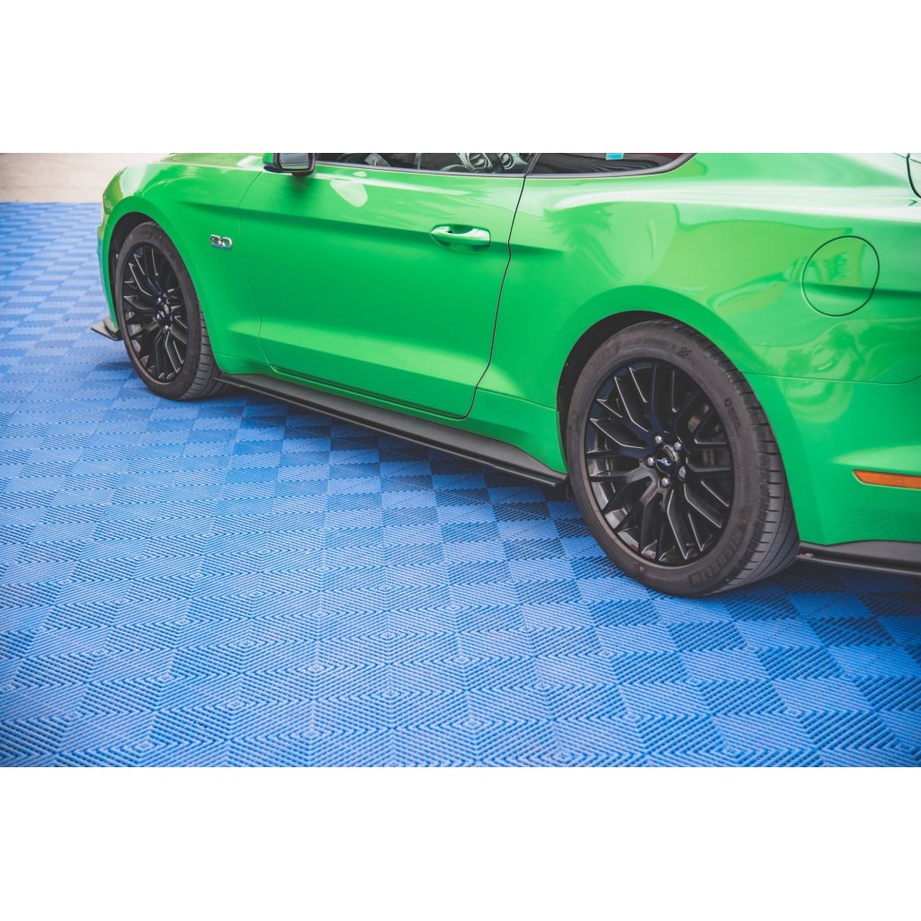 Maxton Design "Street Pro" difuzory pod boční prahy ver.1 pro Ford Mustang MK6 GT Facelift, plast ABS bez povrchové úpravy, s červenou linkou