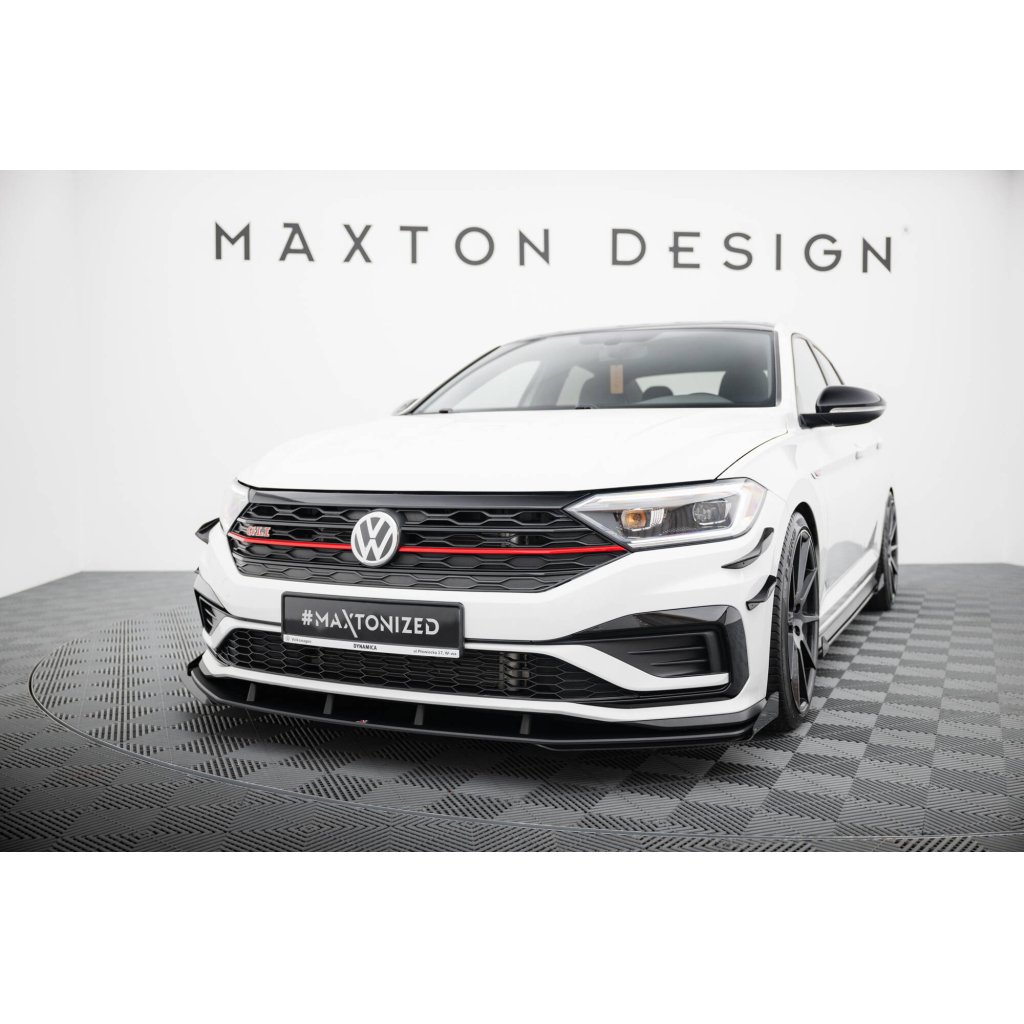 Maxton Design "Street Pro" spoiler pod přední nárazník s křidélky pro Volkswagen Jetta Mk7 GLI, černý lesklý plast ABS, s černou linkou