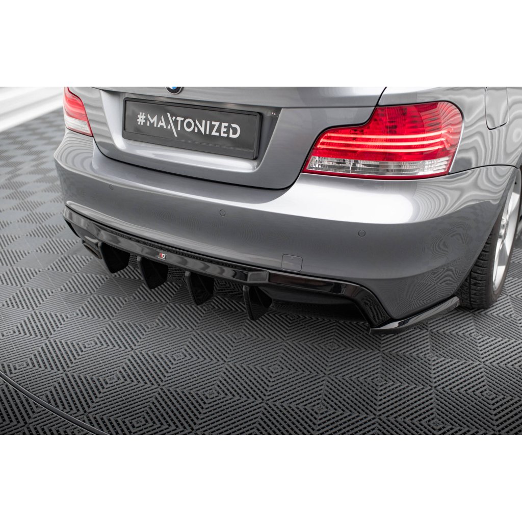 Maxton Design vložka zadního nárazníku pro BMW řada 1 E82 Facelift, černý lesklý plast ABS