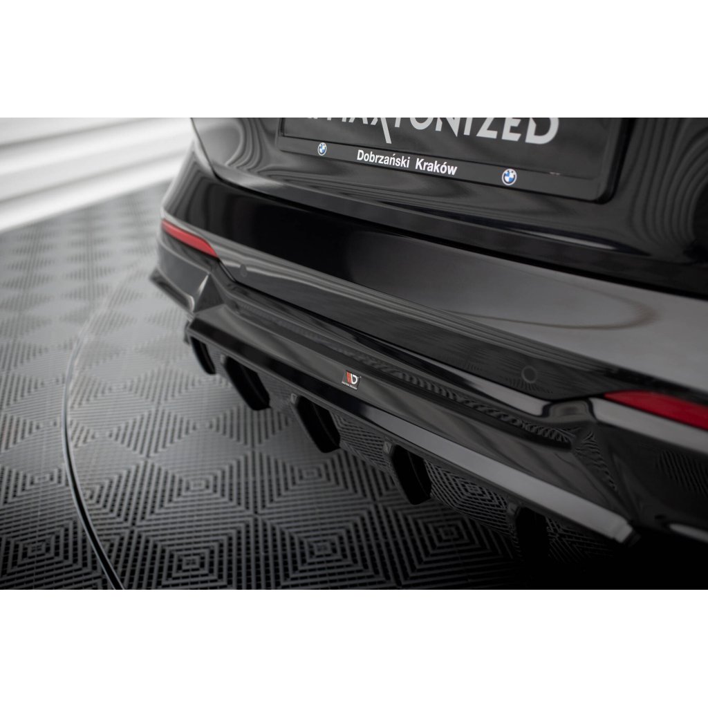 Maxton Design vložka zadního nárazníku pro BMW řada 2 G42 Standard, černý lesklý plast ABS