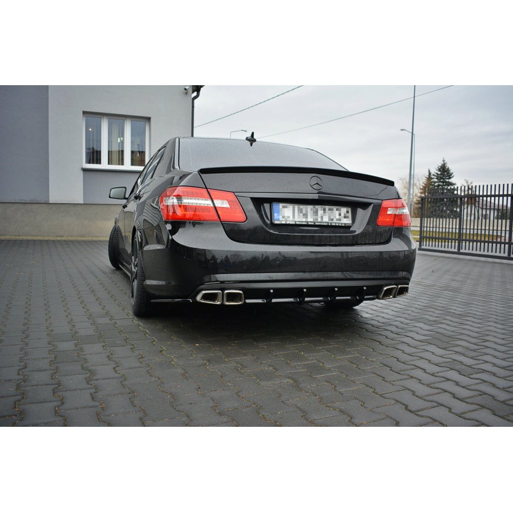 Maxton Design vložka zadního nárazníku pro Mercedes třída E w212/AMG, carbon-Look