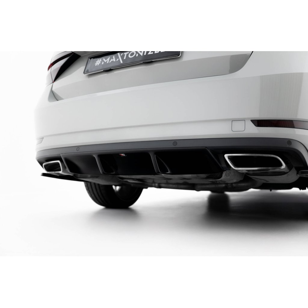 Maxton Design vložka zadního nárazníku pro Škoda Superb Mk3, Mk3 FL, černý lesklý plast ABS