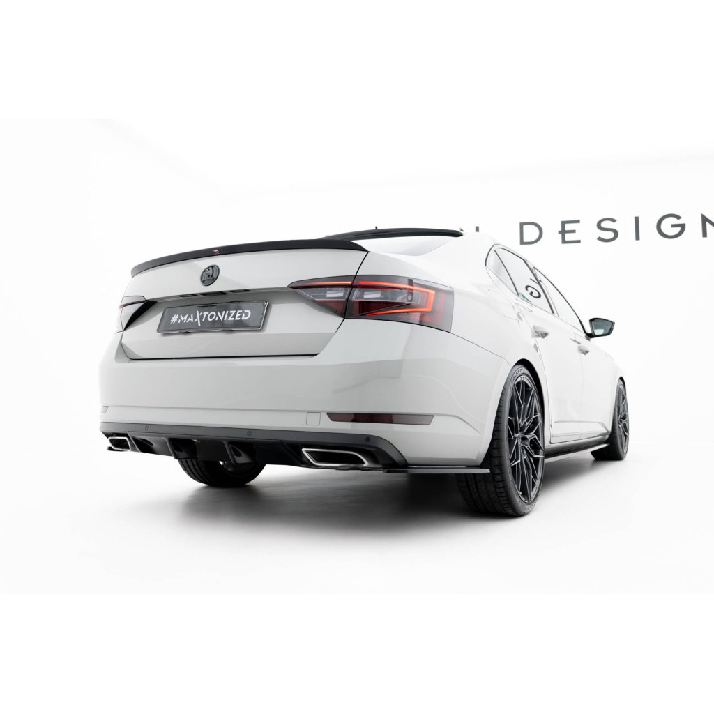 Maxton Design vložka zadního nárazníku pro Škoda Superb Mk3, Mk3 FL, černý lesklý plast ABS
