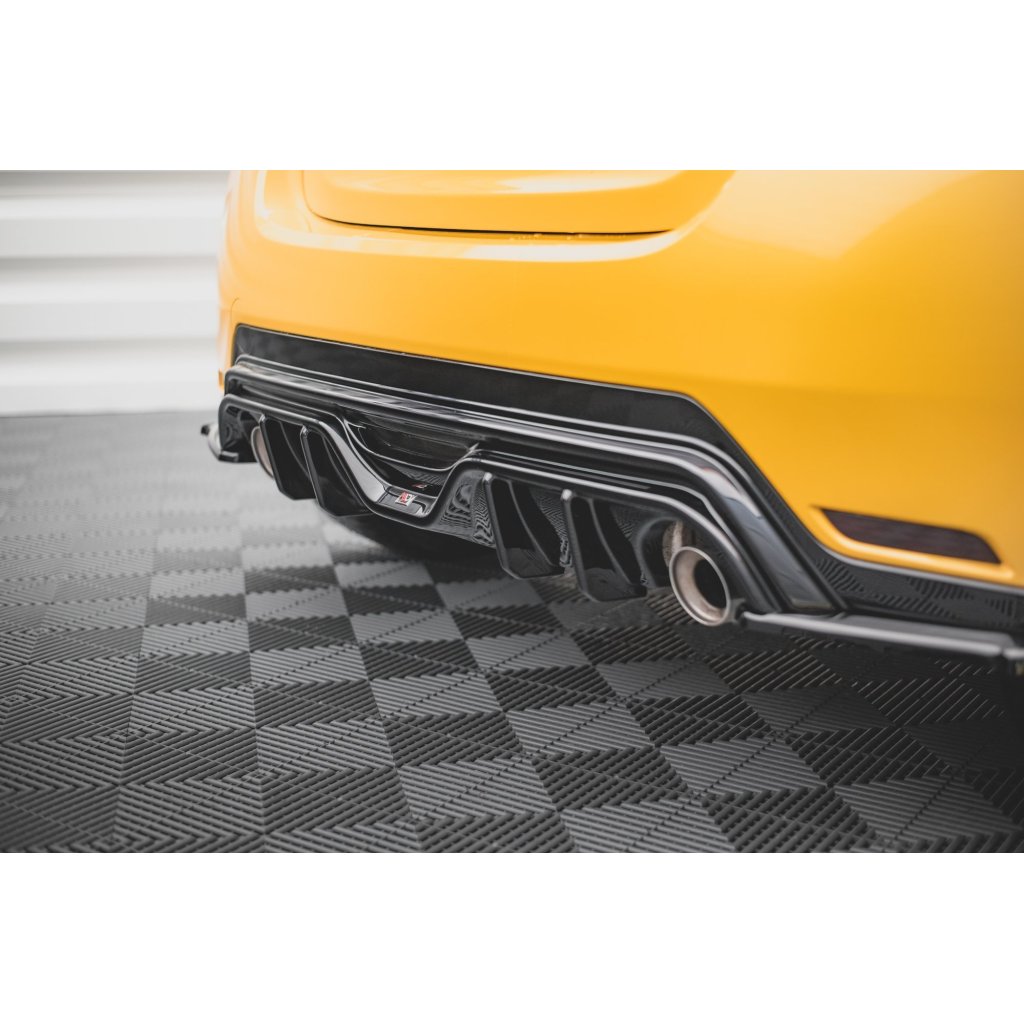 Maxton Design vložka zadního nárazníku pro Toyota GR Yaris Mk3, černý lesklý plast ABS
