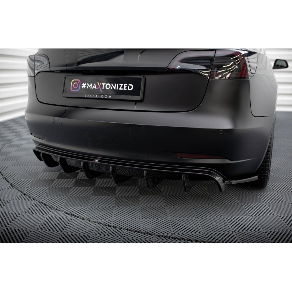 Maxton Design vložka zadního nárazníku ver.2 pro Tesla Model 3 Mk1, černý lesklý plast ABS