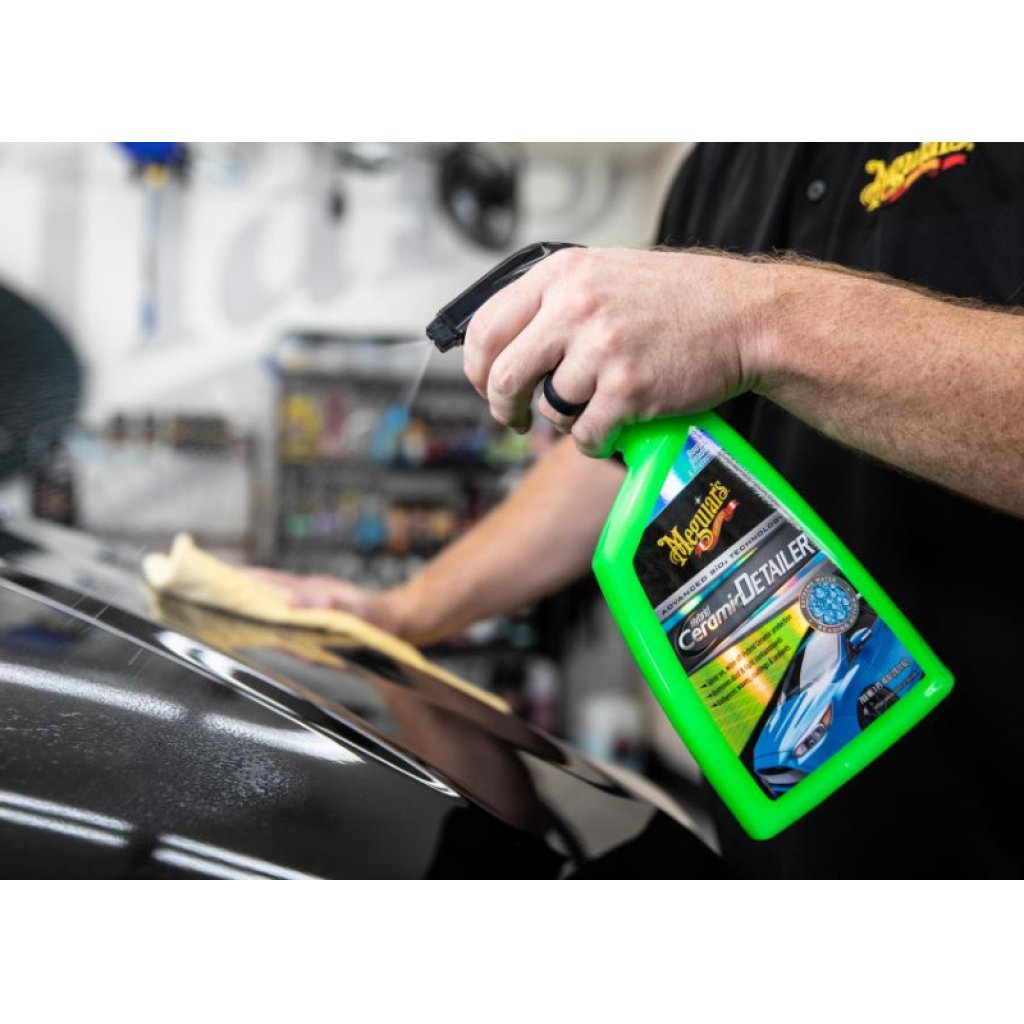 Meguiar's Hybrid Ceramic Detailer - hybridní keramický detailer pro odstranění lehkých nečistot a posílení ochrany, 768 ml