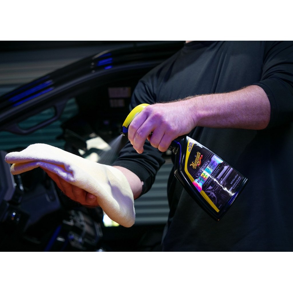 Meguiar's Ultimate Insane Shine Protectant - ochrana a lesk na plasty, vinyl a gumu, vysoký lesk, 473 ml