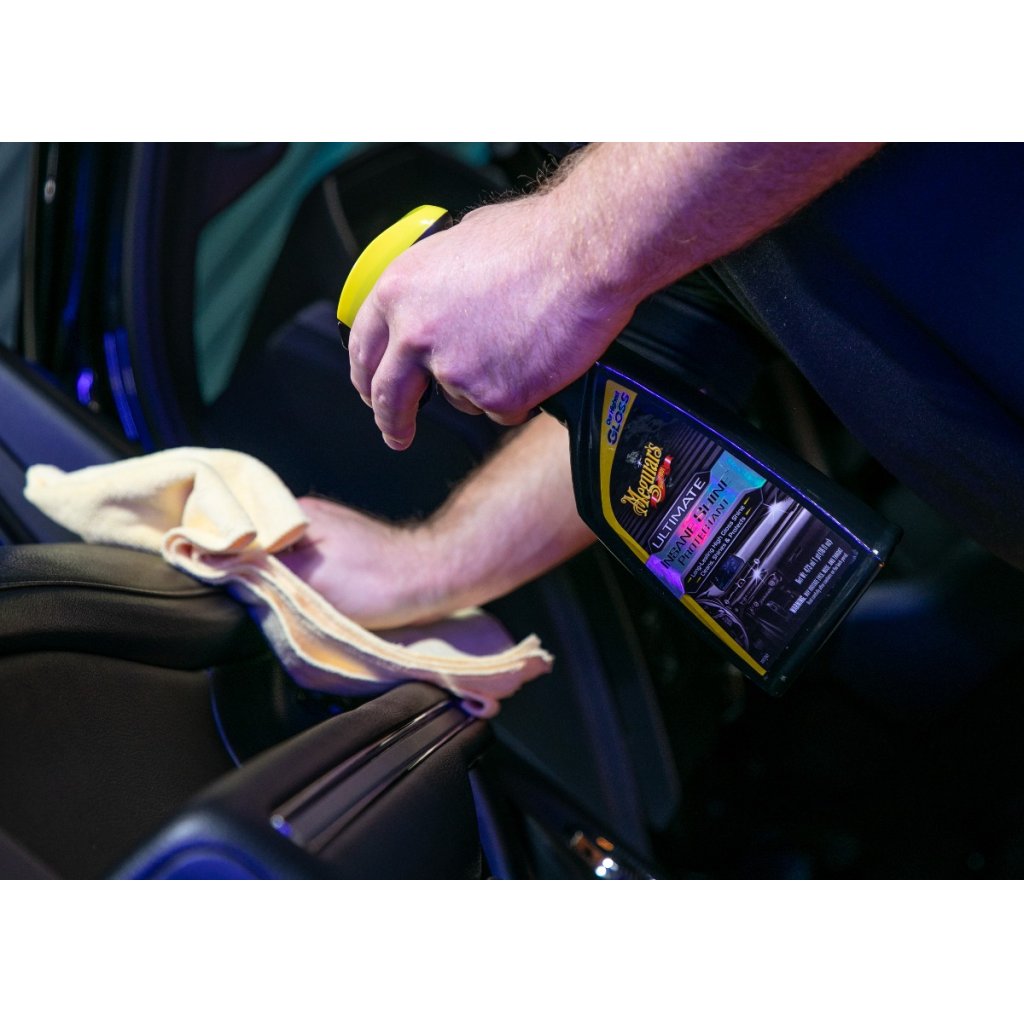 Meguiar's Ultimate Insane Shine Protectant - ochrana a lesk na plasty, vinyl a gumu, vysoký lesk, 473 ml