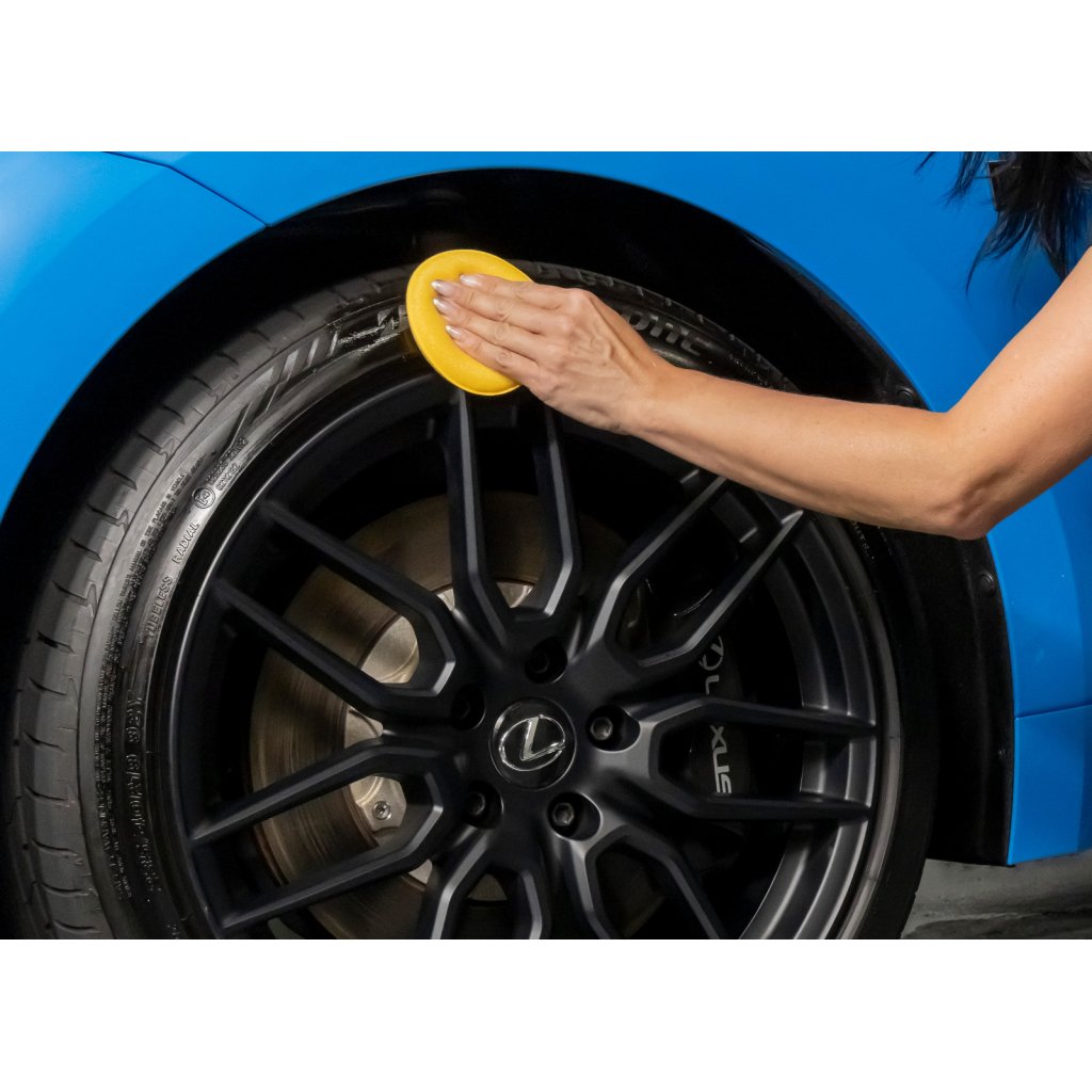 Meguiar's Ultimate Insane Shine Tire Spray - lesk na pneumatiky, 473 ml