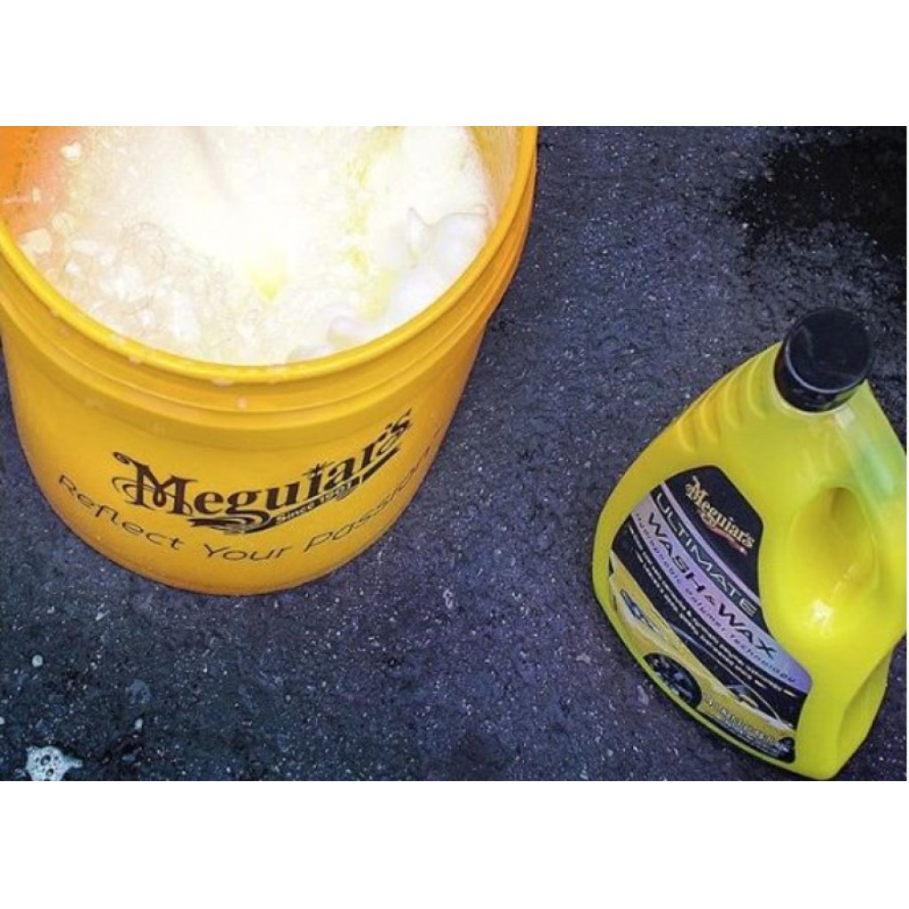 Meguiar's Ultimate Wash & Wax - luxusní, nejkoncentrovanější autošampon s příměsí karnauby a polymerů, 473 ml