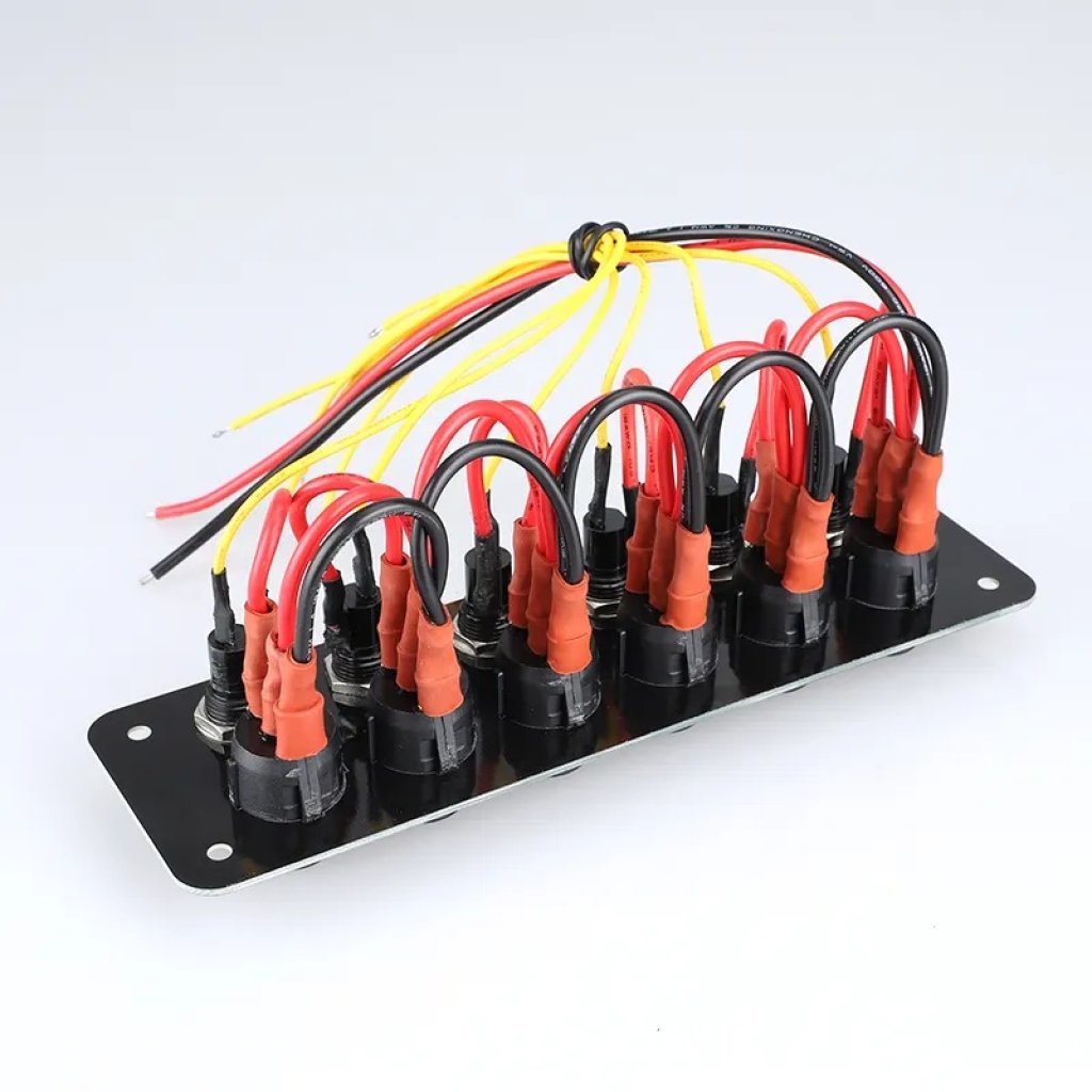 Panel s 6x spínači + 6x pojistky, 12/24V