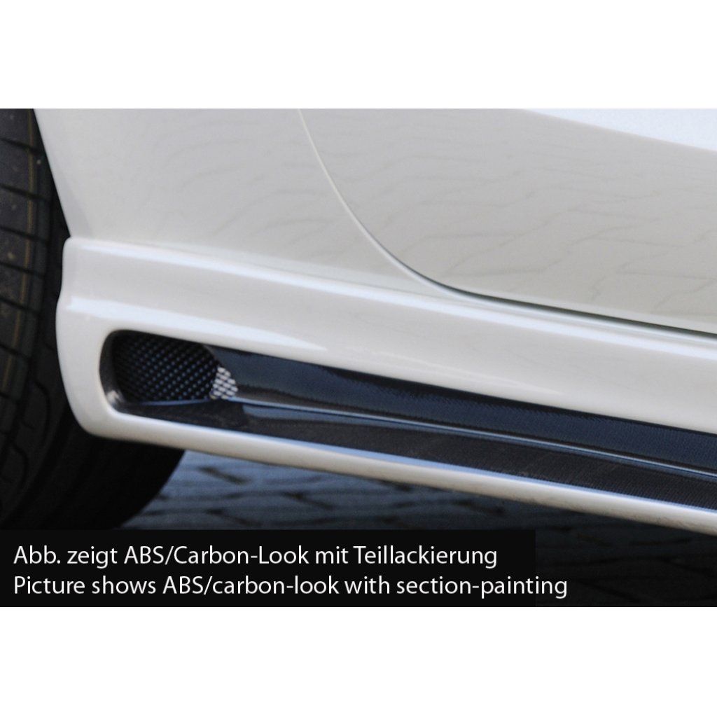 Rieger boční práh mont. strana levá pro Audi A1 8X 3-dvéř., 5-dvéř. (sportback) vč. faceliftu, r.v. 02/15-, 08/10-12/14, plast ABS s povrchovou úpravou Carbon-Look, s prolisem a výřezem