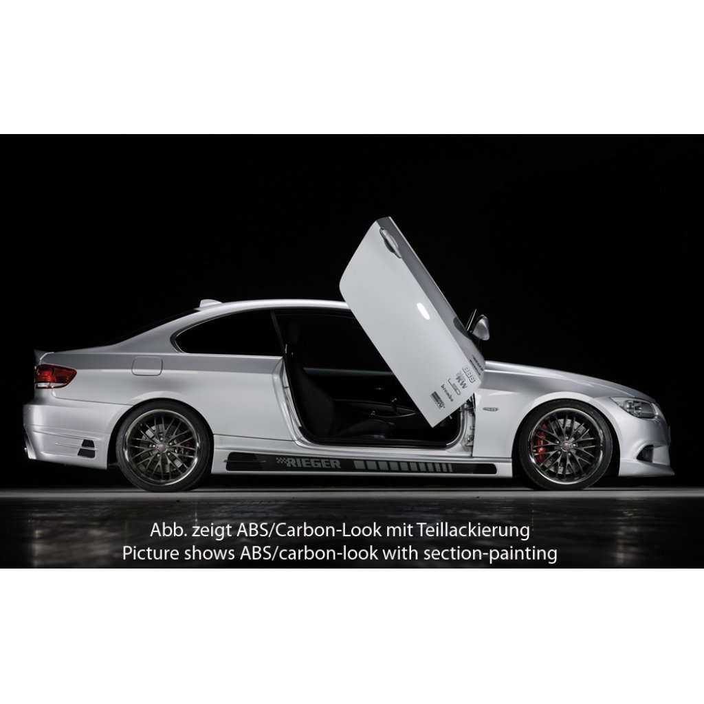 Rieger boční práh mont. strana levá pro BMW řada 3 E92, E93 kabriolet, kupé vč. faceliftu, r.v. 03/07-02/10, 03/10-, 09/06-02/10, plast ABS s povrchovou úpravou Carbon-Look, s prolisem, s prolisem a dvěma výřezy