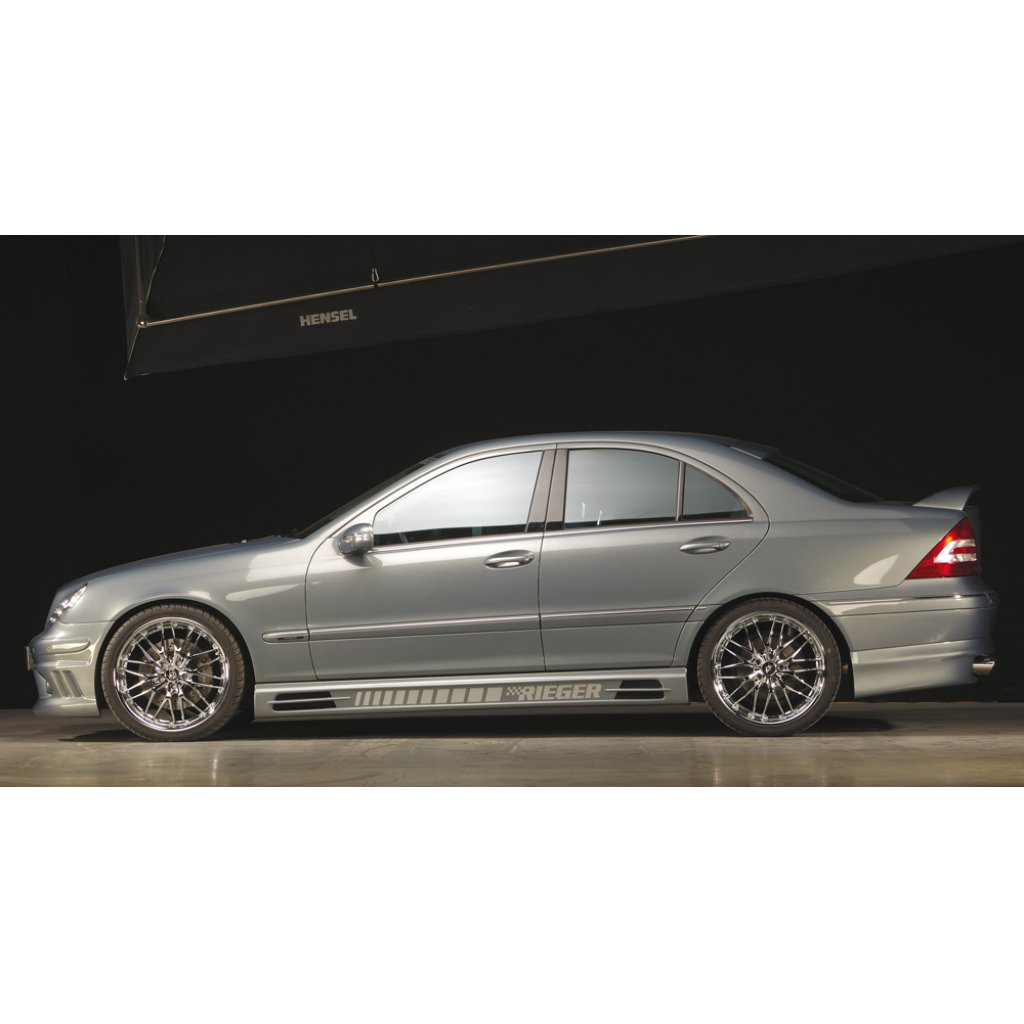 Rieger boční práh mont. strana levá pro Mercedes třída C W203 sedan, sportcoupe, t-model, r.v. 05/00-, plast ABS bez povrchové úpravy, s prolisem, s prolisem a dvěma výřezy