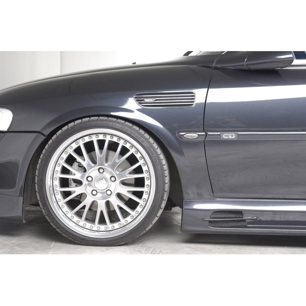 Rieger boční práh mont. strana levá pro Opel Vectra B caravan, hatchback, notchback, plast ABS bez povrchové úpravy, s prolisem, s prolisem a dvěma výřezy