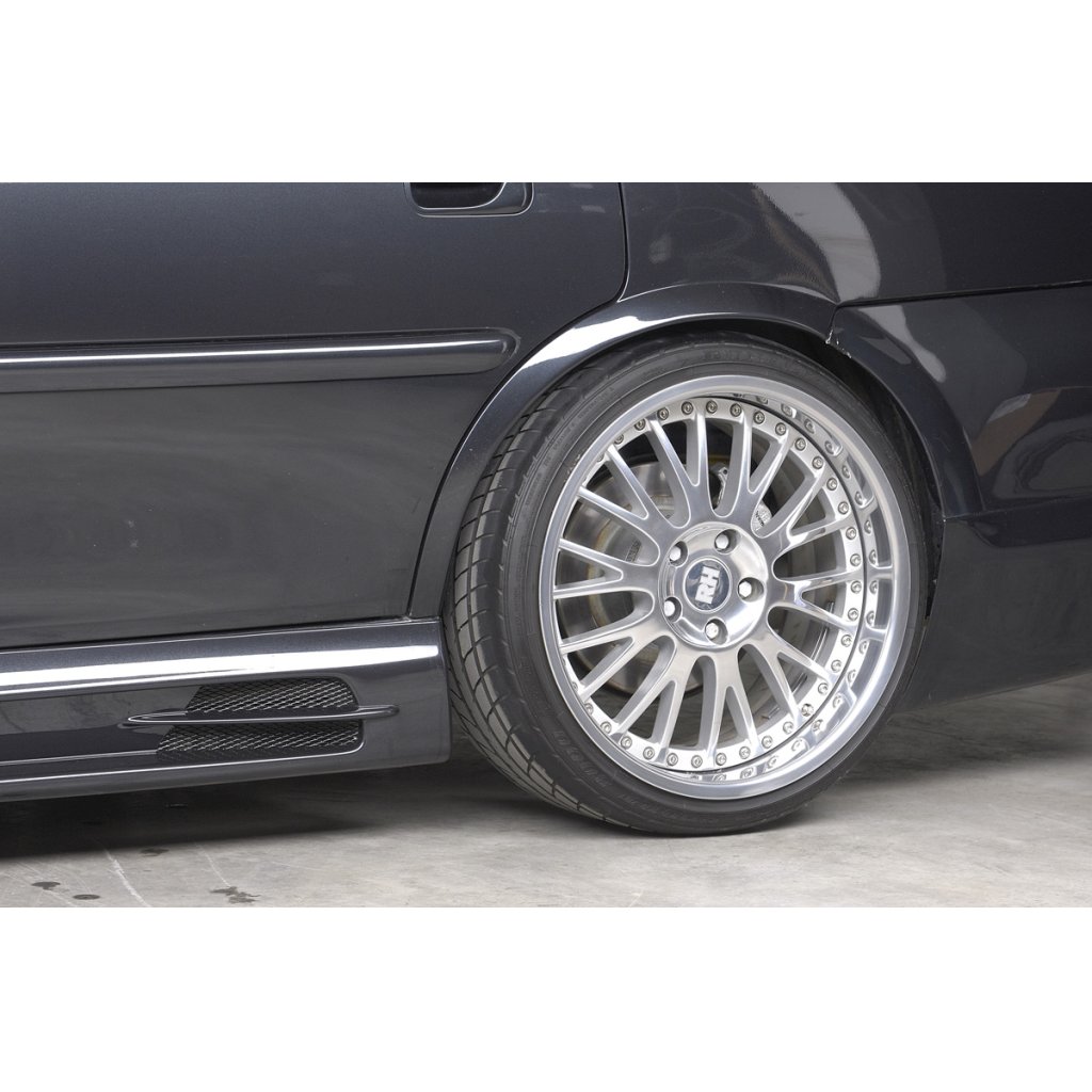 Rieger boční práh mont. strana levá pro Opel Vectra B caravan, hatchback, notchback, plast ABS bez povrchové úpravy, s prolisem, s prolisem a dvěma výřezy