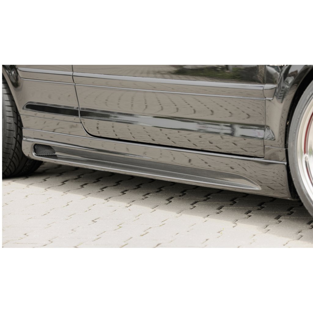Rieger boční práh mont. strana pravá pro Audi A4 8H kabriolet, r.v. 04/02-, plast ABS s povrchovou úpravou Carbon-Look, s prolisem a výřezem