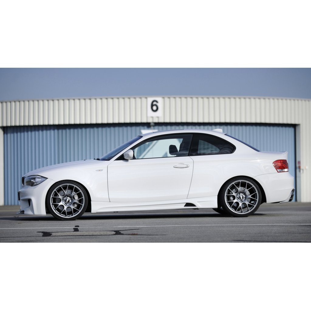 Rieger boční práh mont. strana pravá pro BMW řada 1 E81, E82, E88 2-dvéř., kabriolet, kupé, sedan, r.v. 09/04-08/11, 10/07-, plast ABS bez povrchové úpravy, s prolisem a výřezem