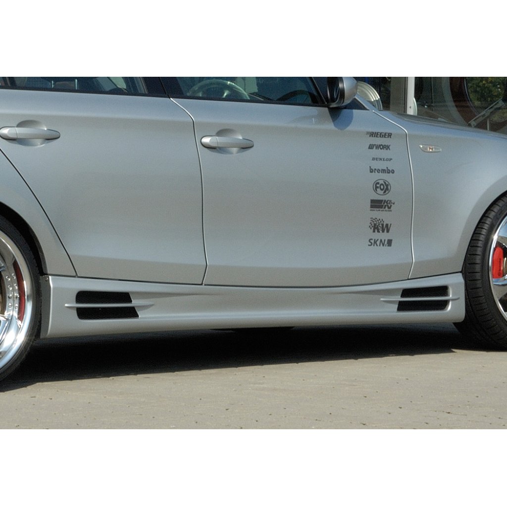 Rieger boční práh mont. strana pravá pro BMW řada 1 E87 4-dvéř., sedan vč. faceliftu, r.v. 04/07-08/11, 09/04-03/07, plast ABS bez povrchové úpravy, s prolisem, s prolisem a dvěma výřezy
