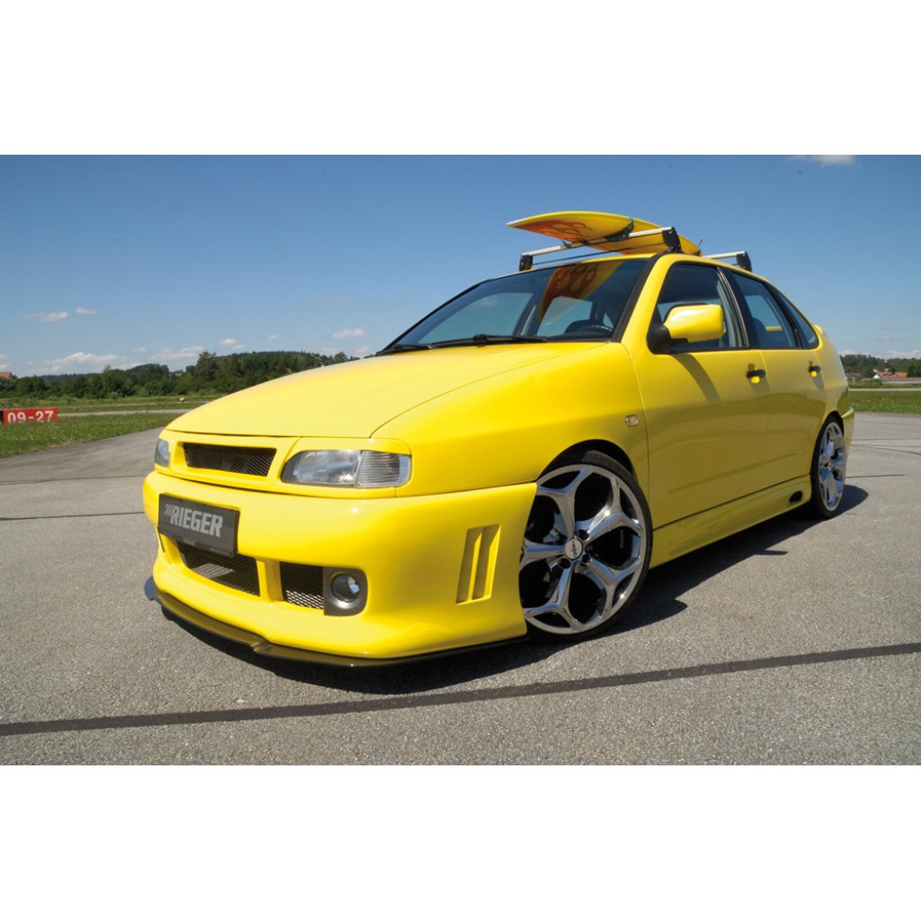 Rieger boční práh mont. strana pravá pro Seat Cordoba 6K, C sedan, r.v. 96-99, plast ABS bez povrchové úpravy, s prolisem a výřezem