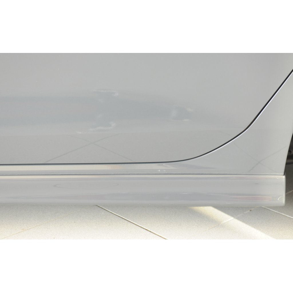 Rieger boční práh (XS) mont. strana levá pro Seat Leon 5F 5-dvéř., r.v. 01/17-, plast ABS bez povrchové úpravy