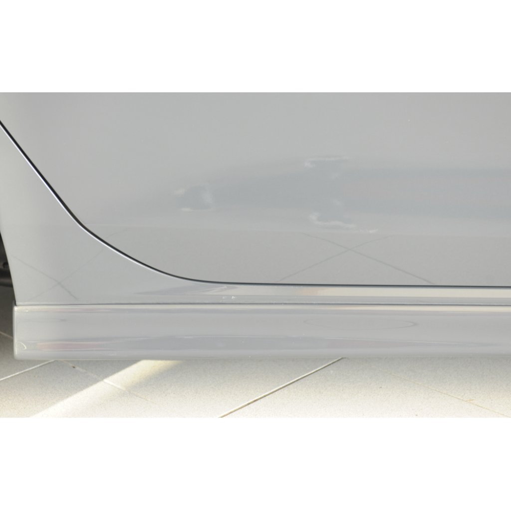 Rieger boční práh (XS) mont. strana pravá pro Seat Leon 5F 5-dvéř., r.v. 01/17-, plast ABS bez povrchové úpravy