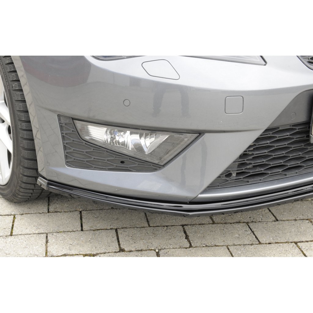 Rieger lipa pod přední nárazník pro Seat Leon FR 5F 3-dvéř. (sc), 5-dvéř., 5-dvéř. (ST/Combi) před faceliftem, 01/13-12/16, plast ABS lakovaný do černé lesklé barvy