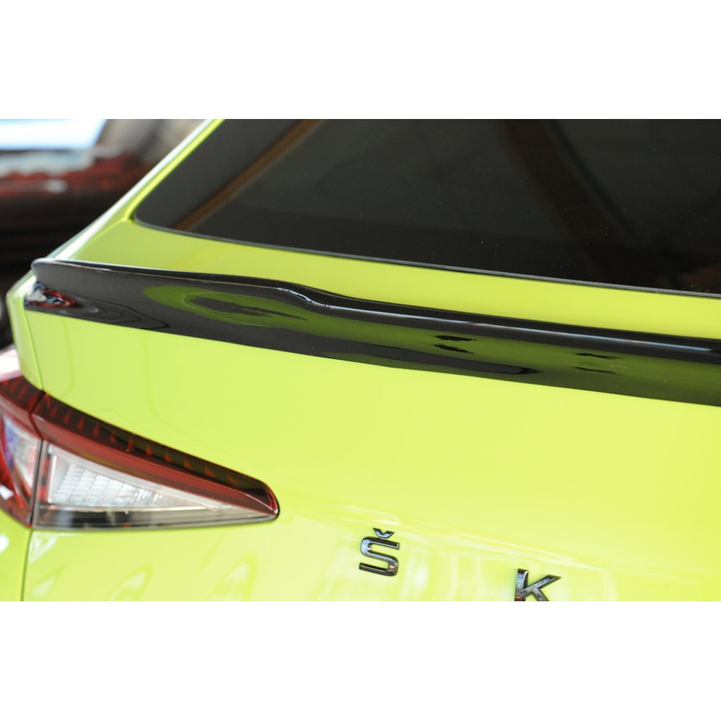 Rieger prodloužení víka kufru pro Škoda Enyaq iV RS coupe (5AC), plast ABS lakovaný do černé lesklé barvy