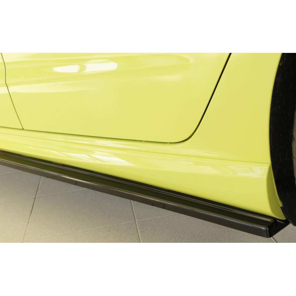 Rieger spoiler pod boční práh mont. strana levá pro Audi A3 S3 8V 5-dvéř. (sportback 8VA) vč. faceliftu, 05/13-08/16, 09/16-, plast ABS lakovaný do černé lesklé barvy