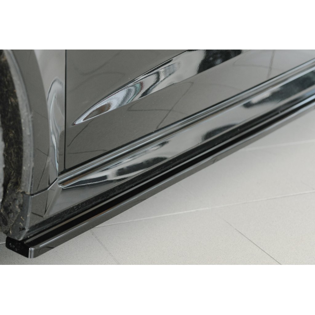 Rieger spoiler pod boční práh mont. strana levá pro Audi RS3 8V 5-dvéř. (sportback 8VA / 8VF), 02/17-, plast ABS lakovaný do černé lesklé barvy