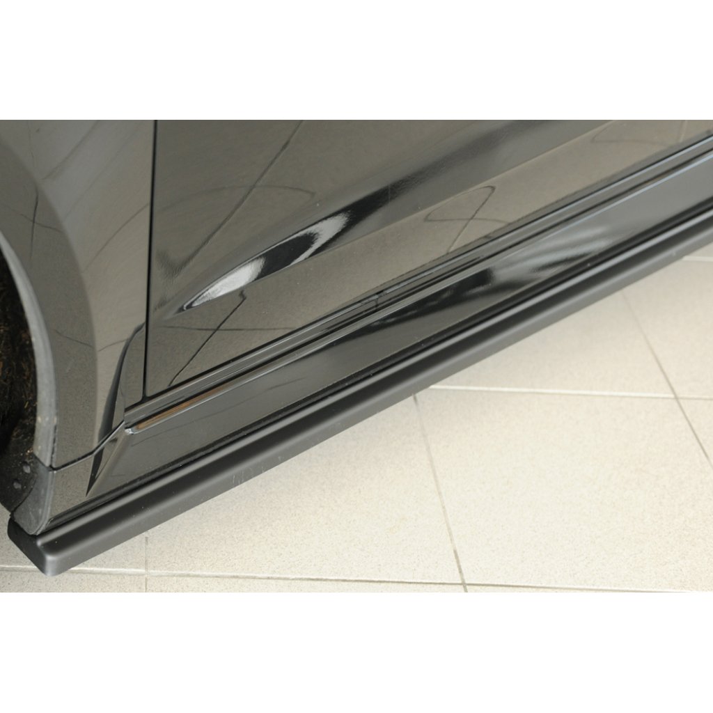 Rieger spoiler pod boční práh mont. strana levá pro Audi RS3 8V 5-dvéř. (sportback 8VA / 8VF), r.v. 02/17-, plast ABS bez povrchové úpravy